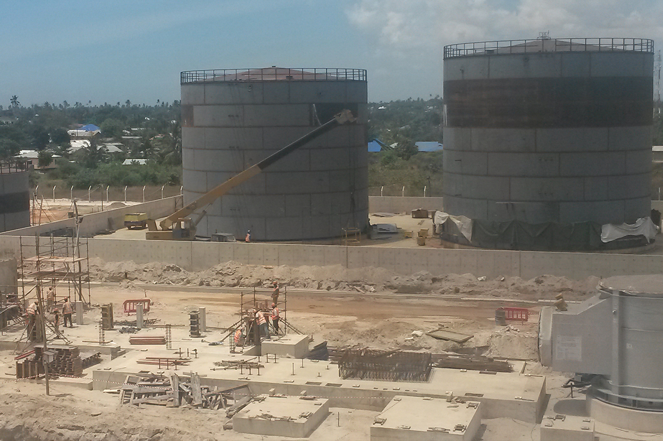 Liquid bulk steel storage tanks